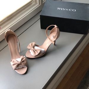 Dusty pink stroppy heels